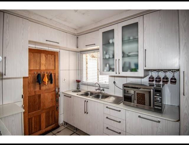 3 BEDROOM HOUSE FOR SALE IN KINGSVIEW EXT 3